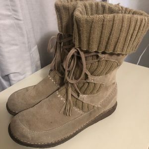 Womens Suede lace up sweater boots. Made by Earth Shoe.